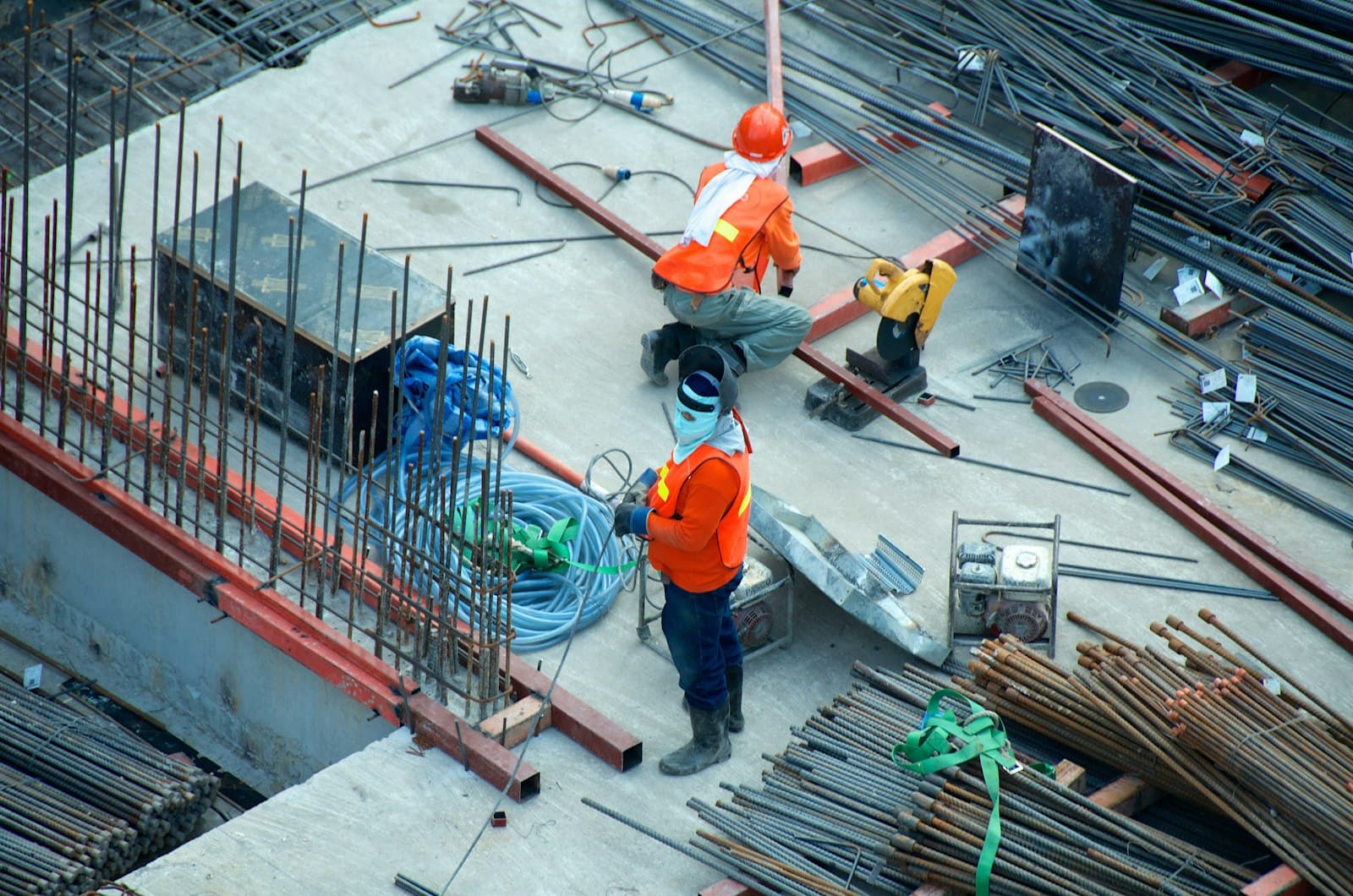 Grondverzet en machines op de werklocatie